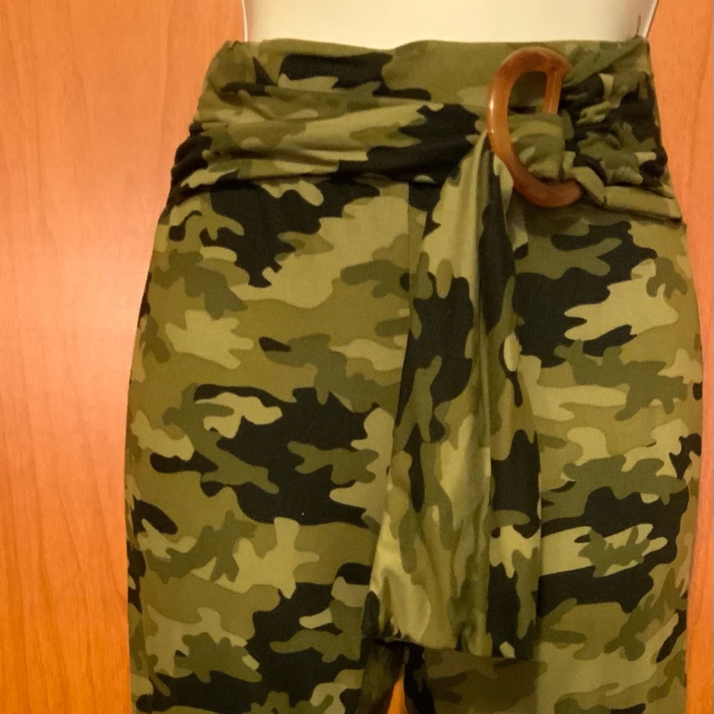 Camo bell bottom pants size Junior small